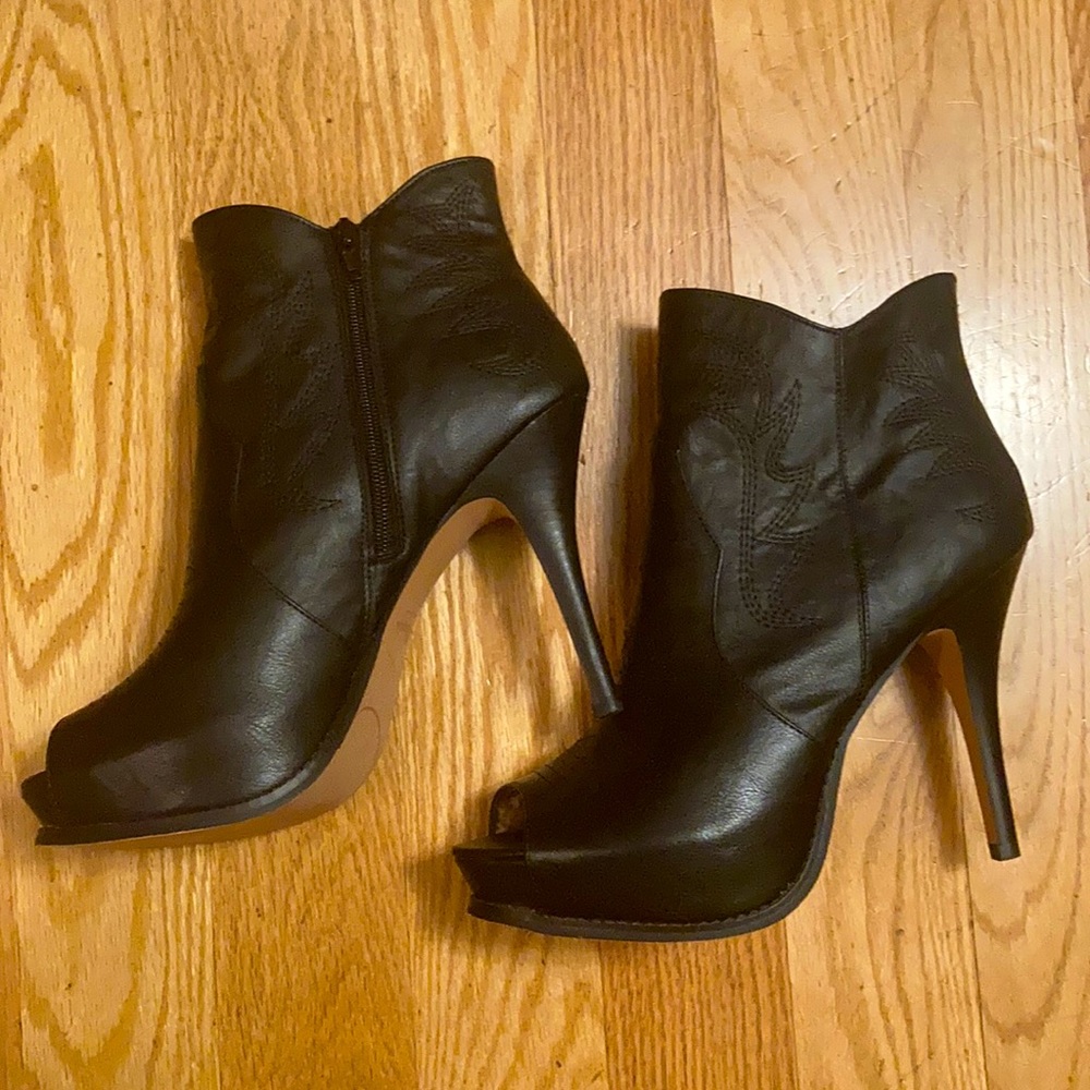 Miranda Lambert cowgirl heels